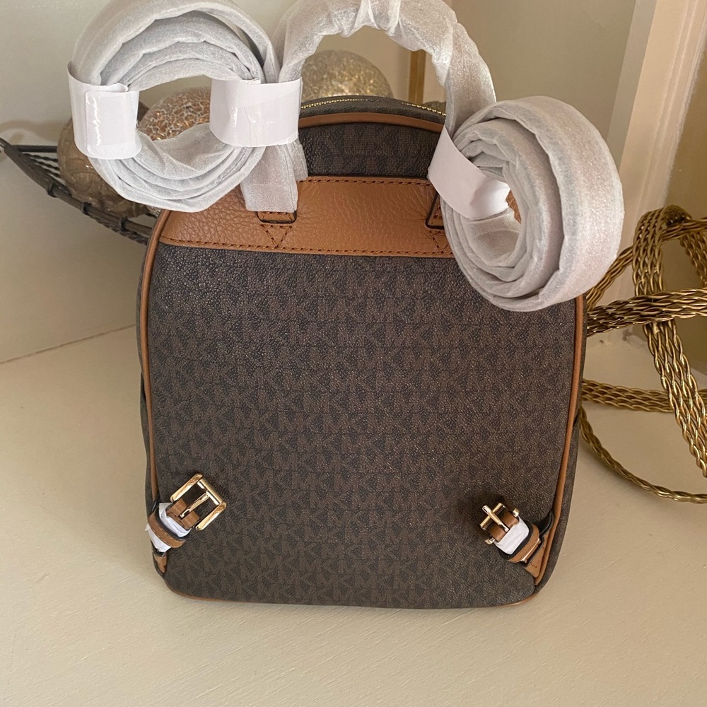 Brand new Micheal kors backpack 🔥👌🏼 - Picture 5 of 7